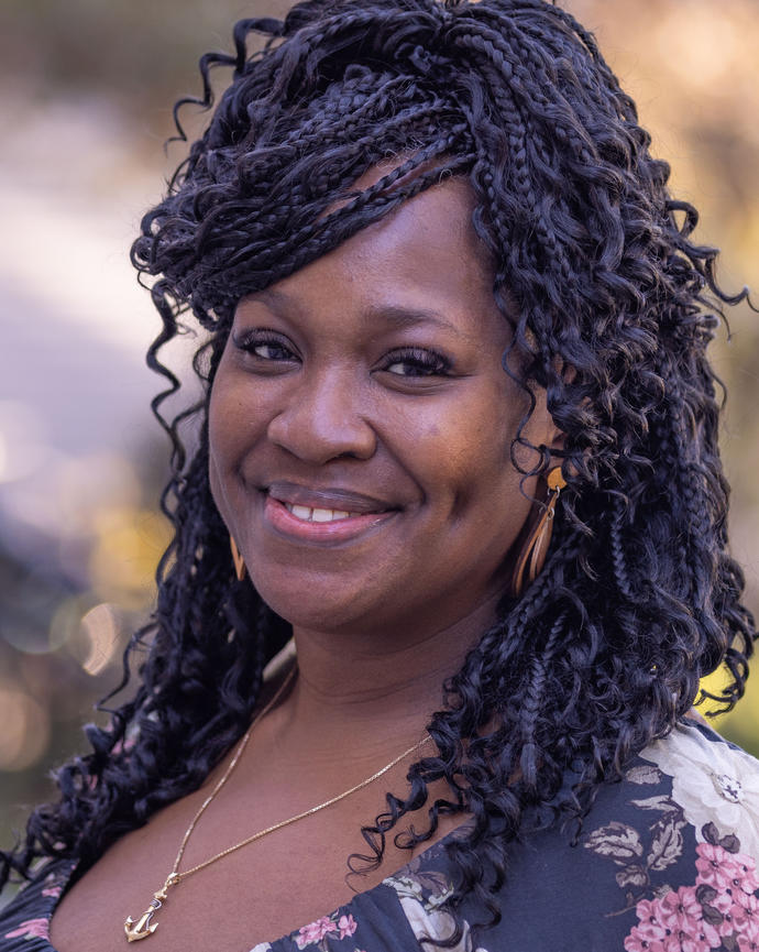 Headshot of Alyshia Keys-Harris